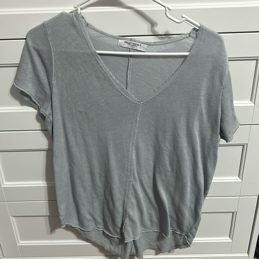 grey oversized tee